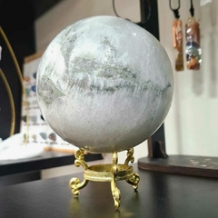 Esfera grande Selenita branca com detalhes 8cm diâmetro - comprar online