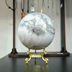 Esfera grande Selenita branca com detalhes 8cm diâmetro