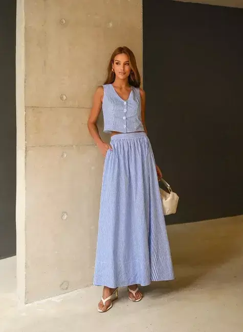 Conjunto Listrado Colete E Saia Azul Céu