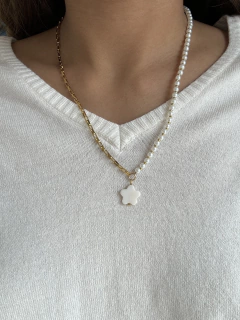 collar perlas y acero