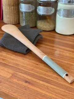 Cuchara grande de madera