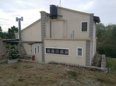 TANTI - CASA DE DOS PLANTAS CON DOS DORMITORIOS - CONSULTAS 3516229707 - comprar online