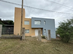 CARLOS PAZ - VILLA DEL LAGO - 4 DORMITORIOS - APTA CRÉDITO - CONSULTAS AL 3513547685 - comprar online