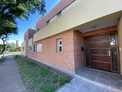 B° JARDIN CLARET - 4 DORMITORIOS Y 3 BAÑOS CON APTO CREDITO - CONSULTAS AL 3516229707 - comprar online