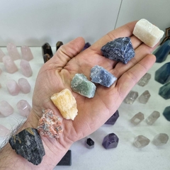 BOX KIT DE CRISTALES EN BRUTO PARA LOS CHAKRAS - comprar online