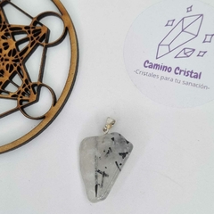 DIJE DE CUARZO TURMALINADO CON PINO en internet