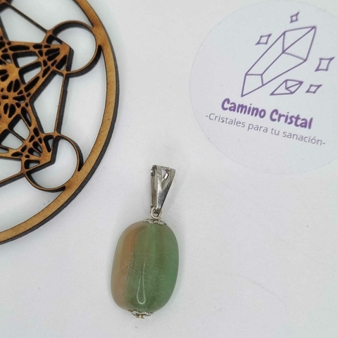 DIJE DE FLUORITA ARCOÍRIS CON PINO en internet