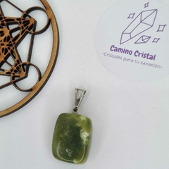 DIJE DE JADE CON PINO