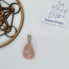 DIJE DE PIEDRA DEL SOL CON PINO (HELIOLITA) en internet