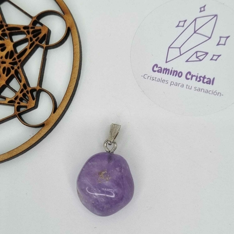 DIJE DE AMATISTA CON PINO