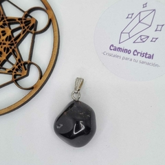 DIJE DE GRANATE CON PINO - Tienda.CaminoCristal
