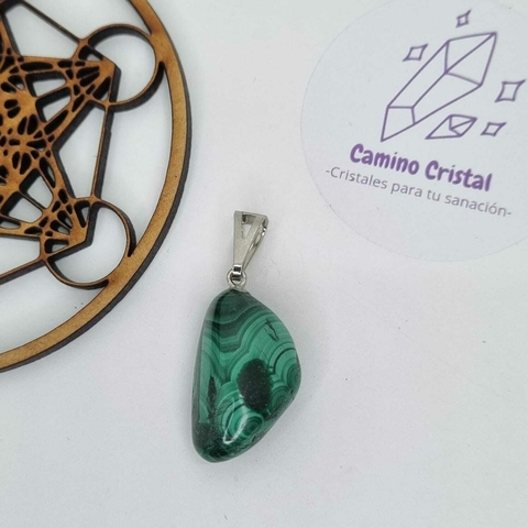 DIJE DE MALAQUITA CON PINO - Tienda.CaminoCristal