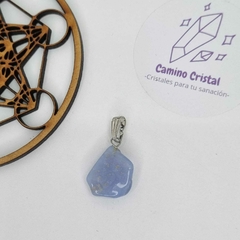 DIJE DE ÁGATA DE CINTA AZUL CON PINO en internet