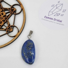 DIJE DE LAPISLÁZULI CON PINO - Tienda.CaminoCristal