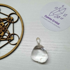 DIJE DE CUARZO CRISTAL CON BAÑO DE ELECTROPLATA