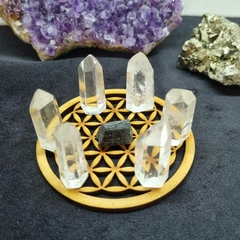 3.2 A 3.3 CM DE ALTURA. SET DE 6 CRISTALES + TURMALINA NEGRA DE REGALO + FLOR DE LA VIDA DE REGALO