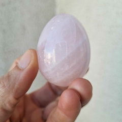 HUEVO DE CUARZO ROSA