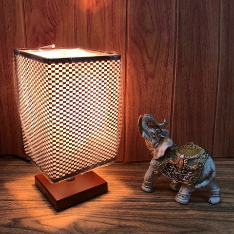 Abajur Luminária Base Em Madeira Com Cúpula De Linho Bivolt - Marron