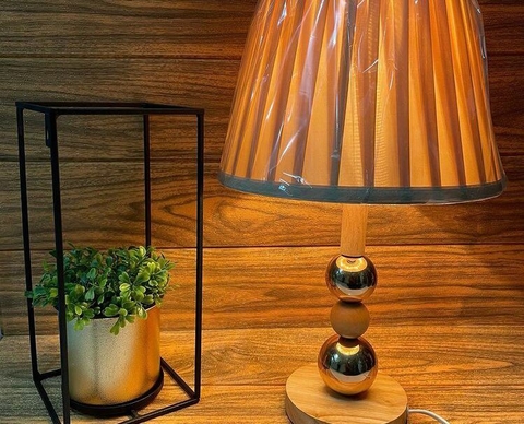 PRATELEIRA DECORATIVA QUADRADA ARAMADO COM VASO DE PLASTICO REDONDO 30X13,5CM