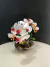 ARRANJO ORQUÍDEAS ARTIFICIAIS BRANCA E ROSA NO VASO DE VIDRO