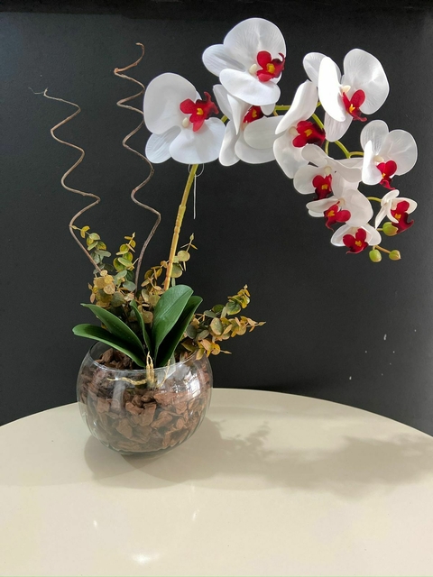 ARRANJO ORQUÍDEAS ARTIFICIAIS BRANCA NO VASO DE VIDRO