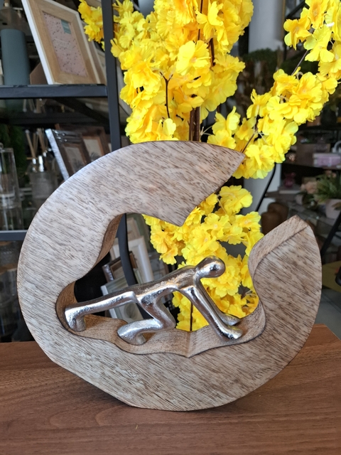 ESTATUETA CLIMBER MADEIRA E ALUMÍNIO.