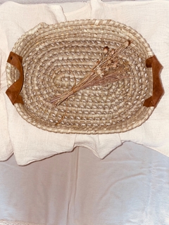 Bandeja ovalada de palma.