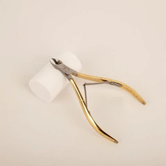 ALICATE CORTA CUTICULAS DORADO - D-501-1 - comprar online