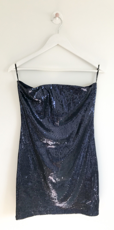 Vestido con apliques de lentejuelas FOREVER21