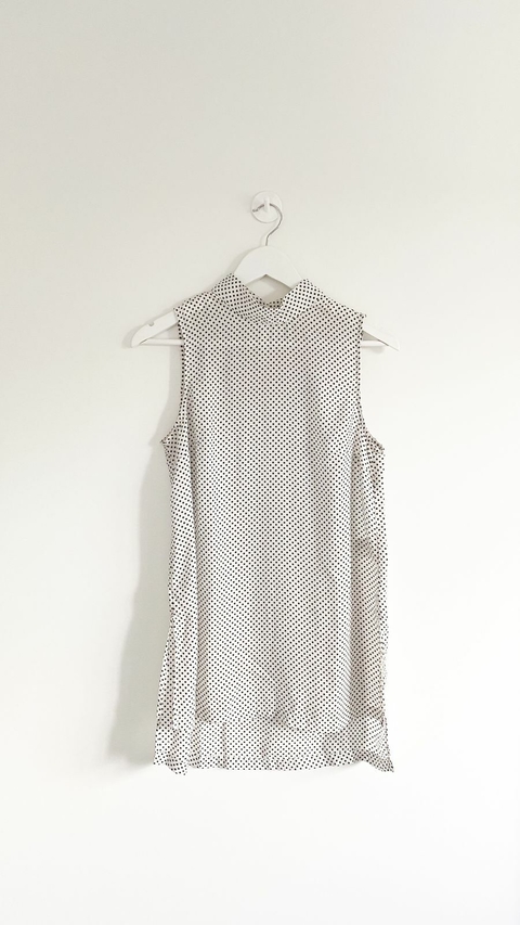 Blusa blanca con puntitos negros H&M