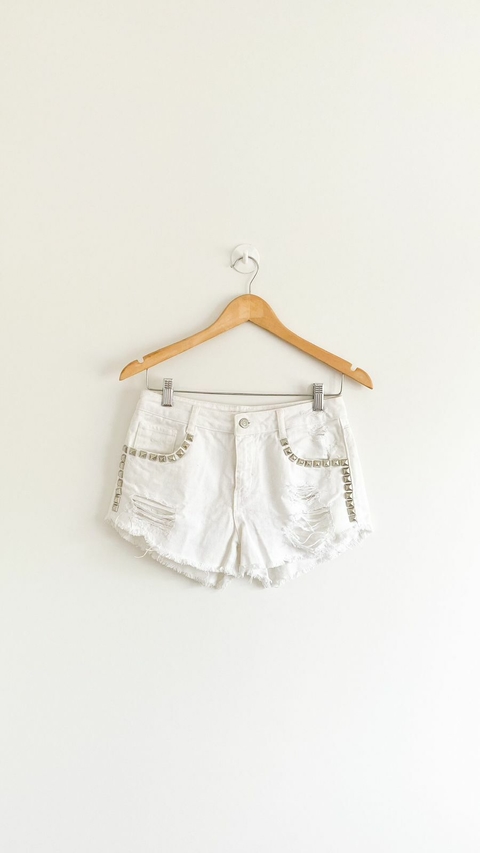 Short blanco con tachas ZARA