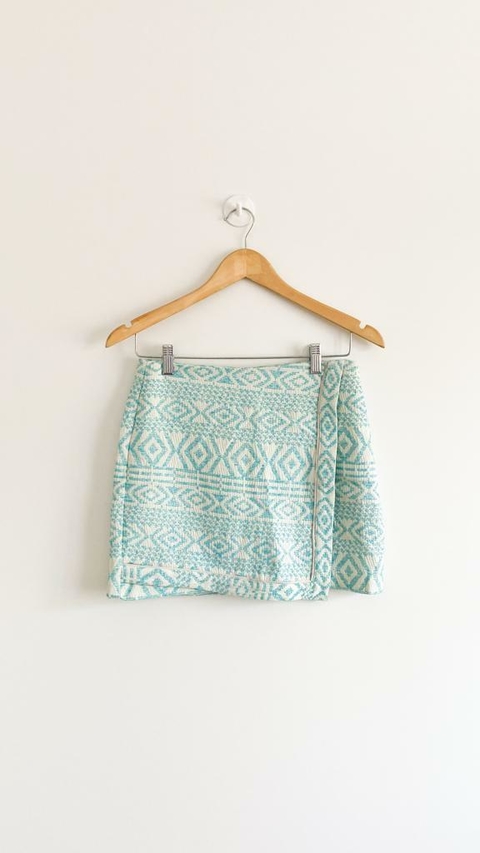 Falda bordada celeste y blanca