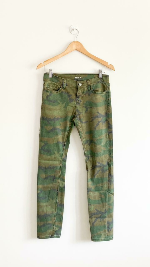 Pantalón camuflado BDG