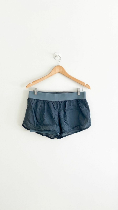 Short gris con calza abajo H&M