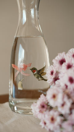 Botella con ilustraciones de colibrí