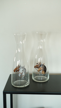 Botella con ilustraciones de caballos