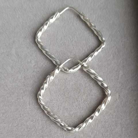 Argola Quadrado Frizado Infinito