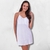 modelo de frente com a mão no cabelo usando sleepdress curto de cetim, colo à mostra e recorte em V.