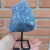 Cristal Quartzo Azul em Base de Metal – Beleza e Inspiração para seu Espaço