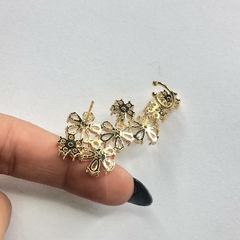 Earcuff Flores em dourado - Happiness Acessórios Ltda  