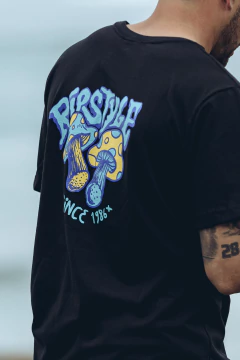 REMERA FUNGHI