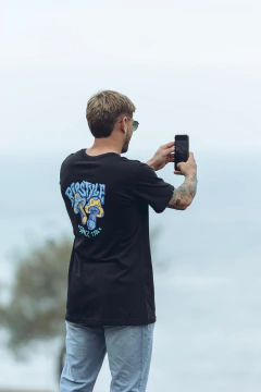 REMERA FUNGHI en internet