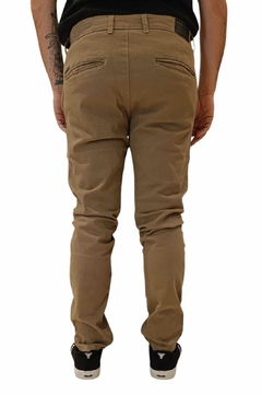 CHINO REGULAR TOSTADO en internet