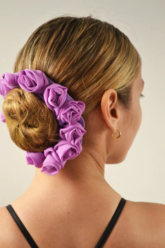 Colita con flores de gasa lila