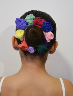 Colita con flores de gasa multcolor