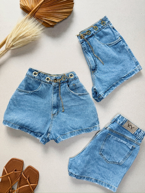 Short Jeans Feminino Ilhós Corretinha Dourada Com Bolso - comprar online