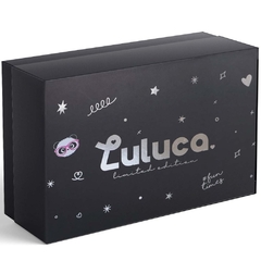 Kit Caixa Com Mini Mochila Porta Fone Chaveiro LULUCA - Clio - loja online