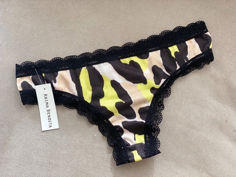 Bikless print nude
