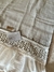 Camino de mesa gris con guipiure - comprar online