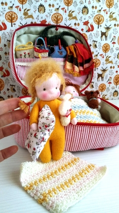Set Estilo Waldorf 2 Mini-muñecas+ Valijita+ Accesorios - Paola Chez